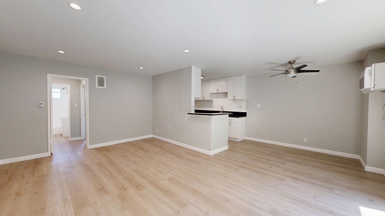 3D Tour - 909 Palm Ave Apartments