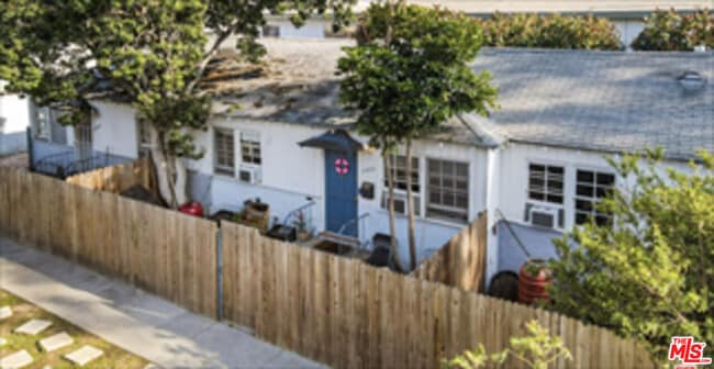 Photo - 10426 Woodbine St