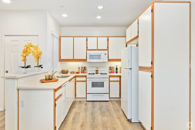 2BR, 2BA - 926SF - Kitchen - La Mirage