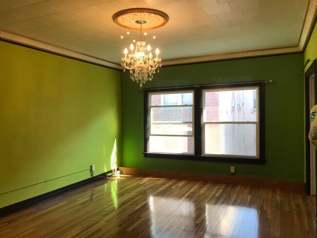 Building Photo - 2121 James M Wood Blvd Unit 1650 Studio apt with Utilities