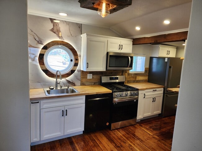 Building Photo - 3684 43rd St