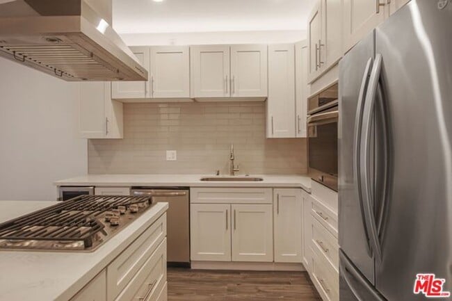 Photo - Stunning Playa del Rey Condo Awaits You!