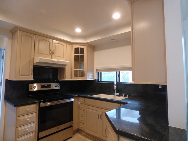 Building Photo - 8263 Camino del Oro Unit 178