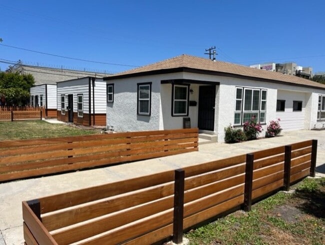Building Photo - Completely Remodeled 1 bedroom 1 bath in D... Unit 5531 Rental