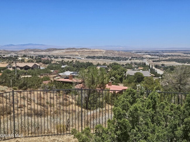 Photo - 615 Lakeview Dr