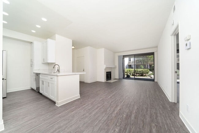Photo - Remodeled, ground level, 1 bedroom, 1 bath condo in Lakeside Garden Grove Community Unit E