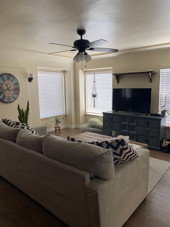 Photo - Cozy 1 bedroom cottage beach close with a yard, off street parking and a garage. Pets allowed