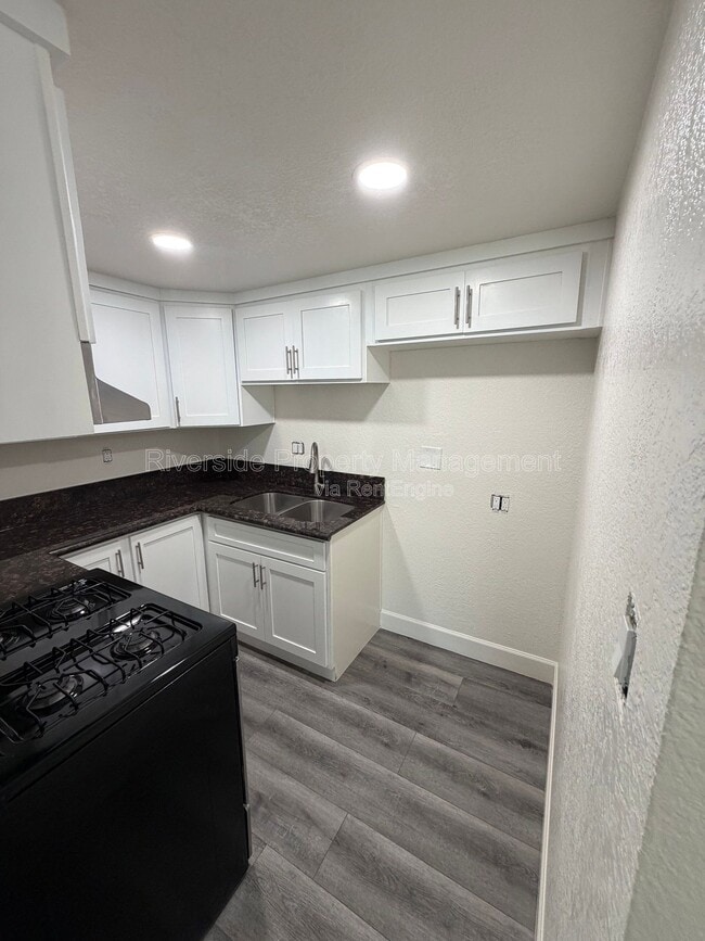 Photo - 1221 Villa St Unit A