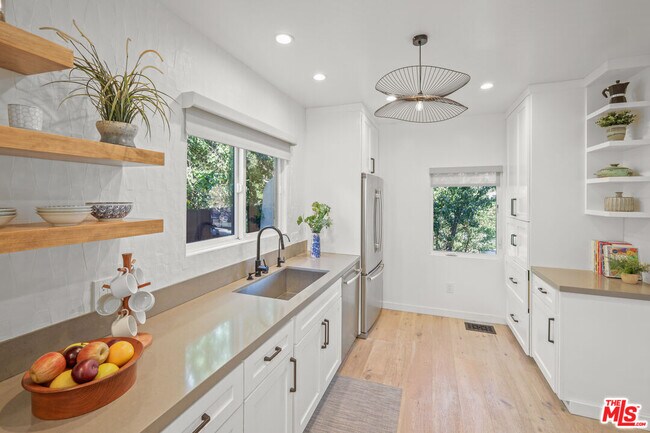 Photo - 1275 S Sycamore Ave