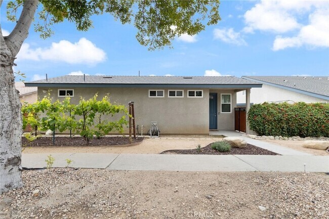 Building Photo - 1572 Coolcrest Ave Rental