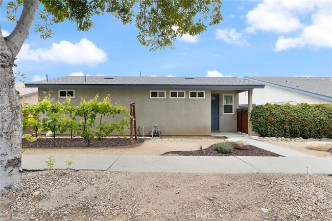 Photo - 1572 Coolcrest Ave House