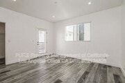 Photo - 1344 N Kenmore Ave