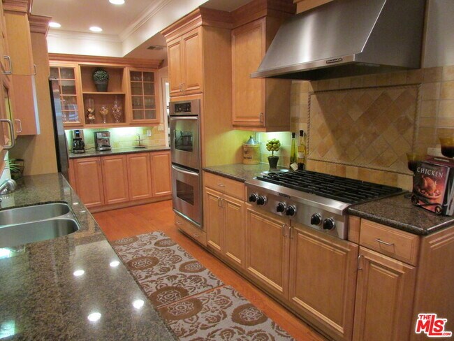 Photo - 1550 Greenfield Ave Unit 201