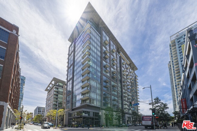 Building Photo - 1100 S Hope St Unit 805