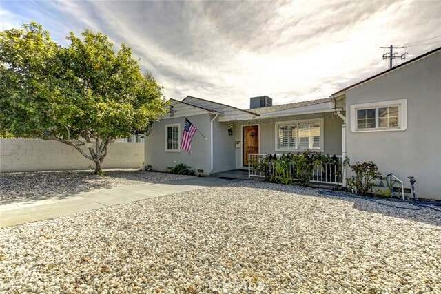 Building Photo - 12156 Vanowen St