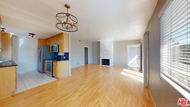 Photo - 14007 Milbank St Unit 5