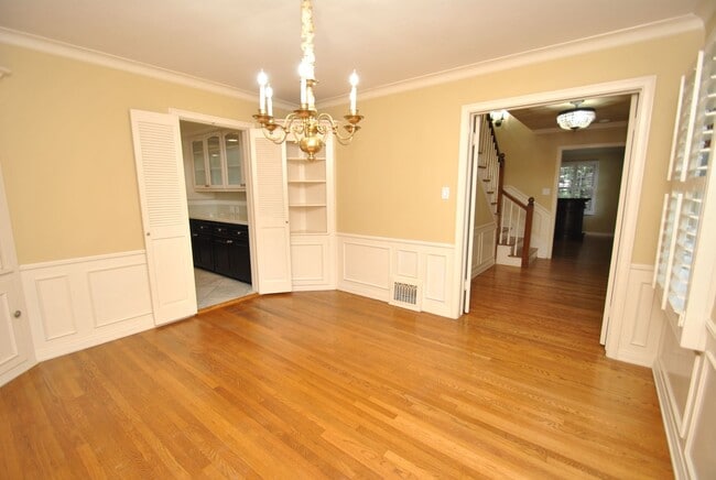 Photo - Stunning Colonial Revival in Bixby Knolls