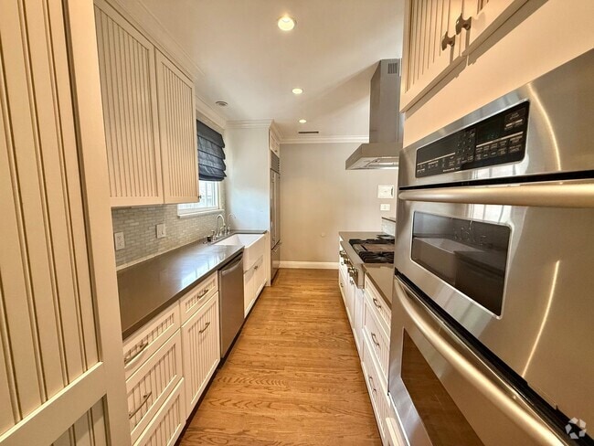 Building Photo - Rare Opportunity in the Heart of South Pas... Rental