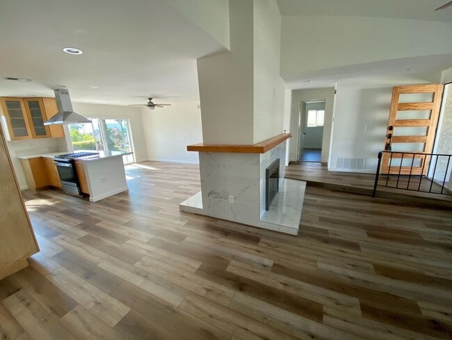 Photo - Carr Dr Unit House