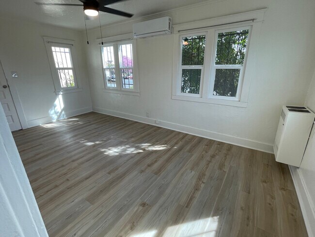 Photo - 515 N Burlington Ave