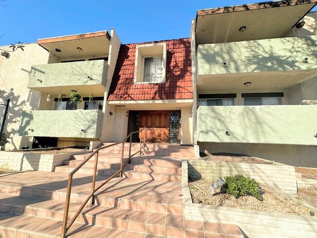 Gorgeous 1bd/1ba unit in Sherman Oaks. Cen... - Gorgeous 1bd/1ba unit in Sherman Oaks. Cen... Apartment Unit 102