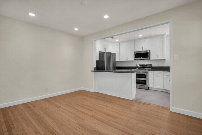 Photo - Stunning remodeled home in Silverlake!! Unit 2828