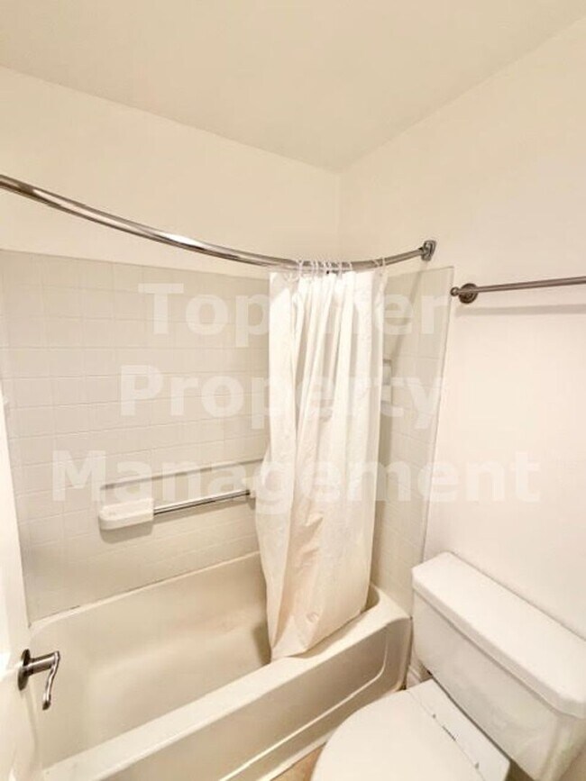 Photo - Beautiful 2 Bd/2 Ba 932 sf Condo in Oceanside available April 28th for Lease!