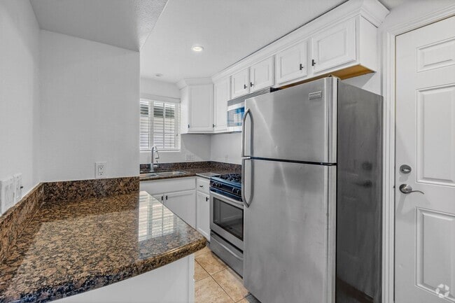 Building Photo - 126 E Balboa Blvd Unit 126 1/4 East Balboa Rental