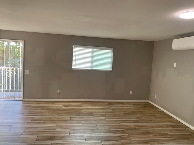Building Photo - 250 N Hargrave St Unit 3