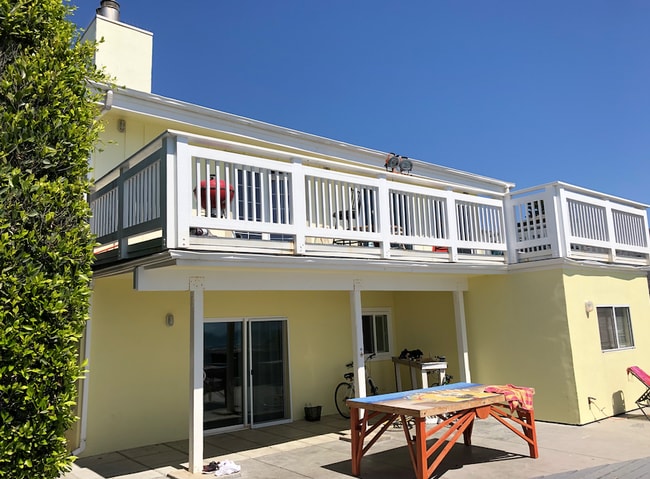 Building Photo - 6557 Del Playa Dr Unit 1