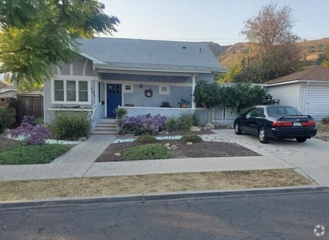 Building Photo - 2 bedrooms 2 bath Rental