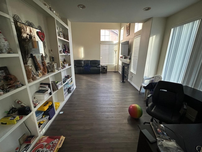 Building Photo - 6016 Sunflower St