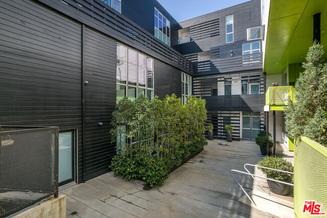 Photo - 825 Kings Rd Unit 15