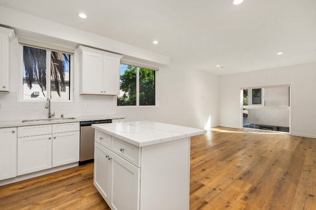 Photo - 4927 1/2 Kester Ave