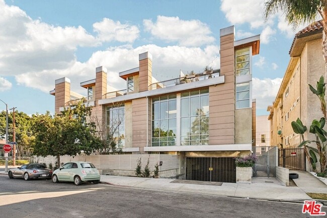 Building Photo - 5806 Waring Ave Unit 3