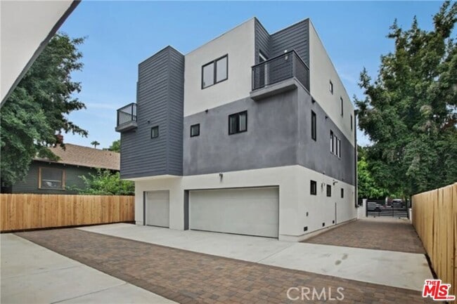 Photo - 1957 Vista Del Mar Ave Townhome