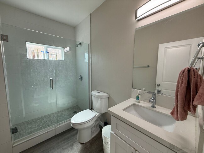 Photo - 5223-5225 E Falls View Dr