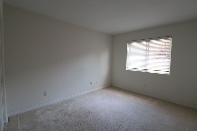 Building Photo - Great Shared Space For Rent Rental