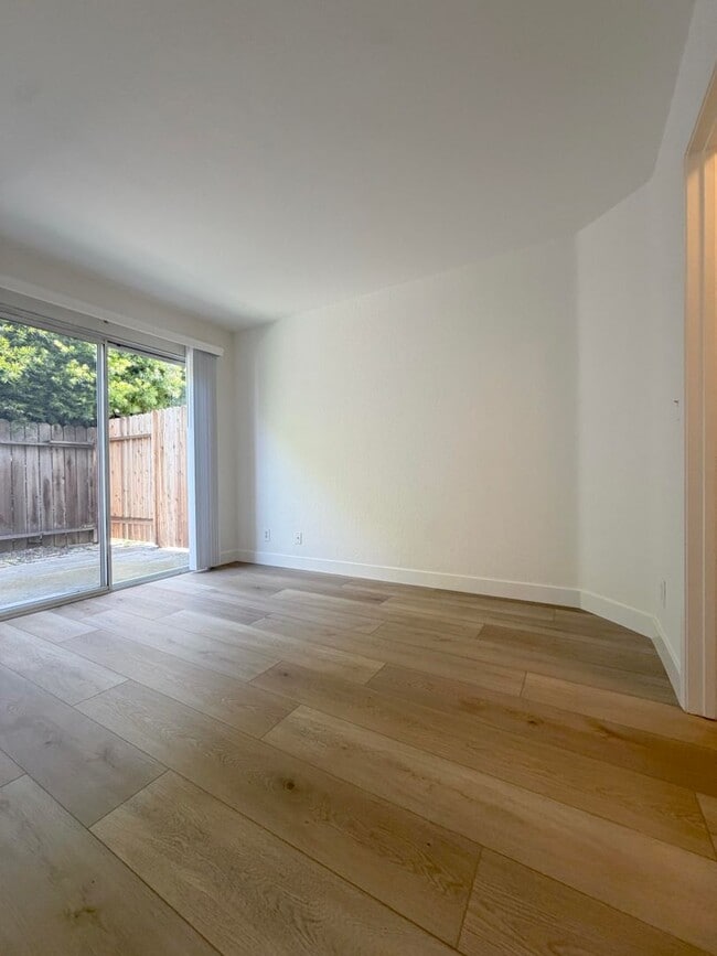 Photo - Alhambra Dr Unit B