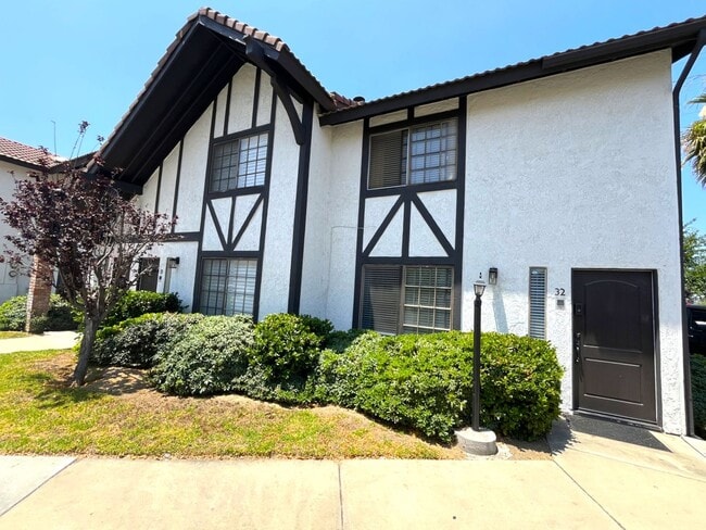Building Photo - 2 bed, 1.5 bath in Riverside, CA!