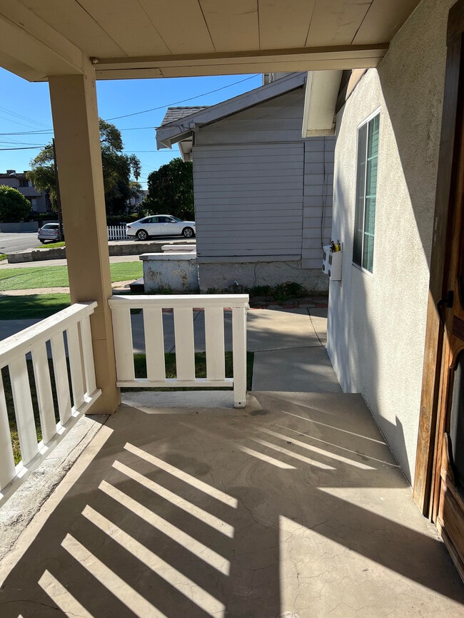 Front Porch - 621 S Sierra Vista Ave