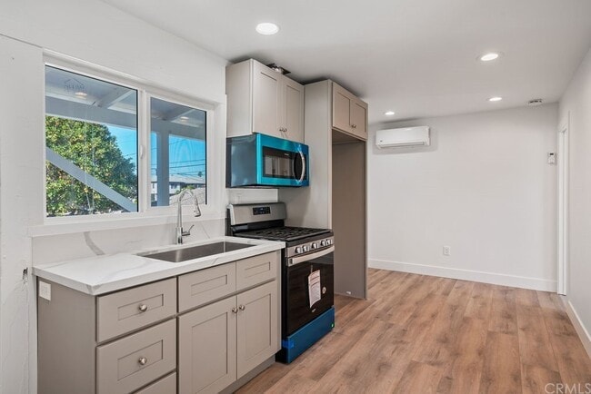 Kitchen - 728 E Palmer Ave