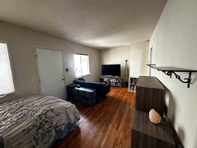 Living area - 309 N Hollywood Way Unit #3