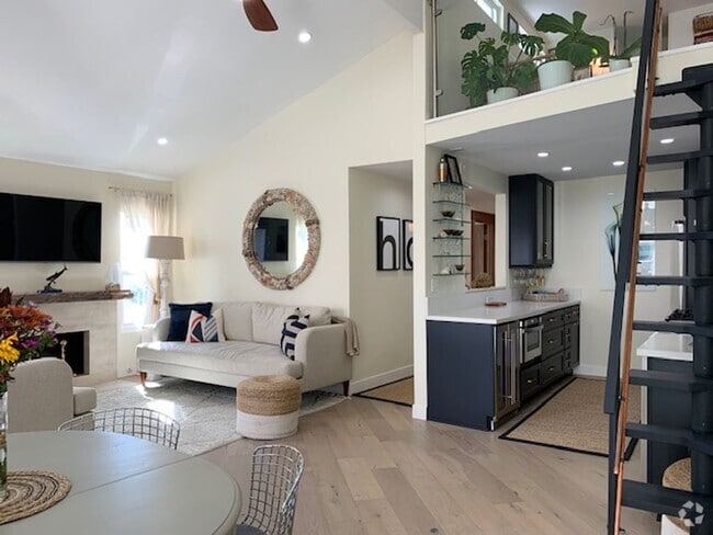 Building Photo - Coastal Living at Its Best | 3 Bed + 2 Bat... Rental