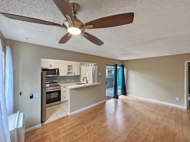 Building Photo - Beautiful 1BD/1BA W/ Reserved Parking in M...