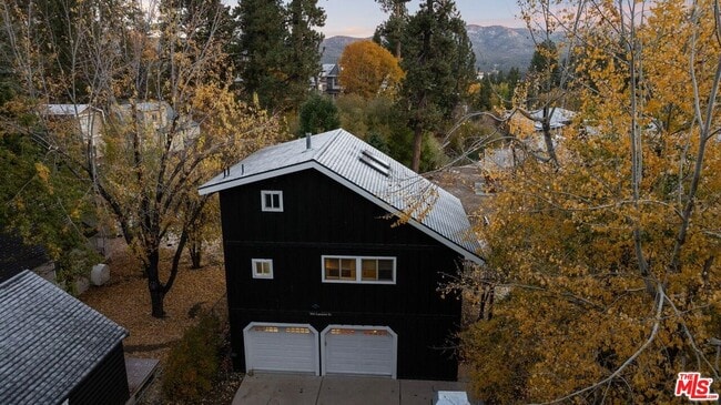 Building Photo - 993 Cameron Dr