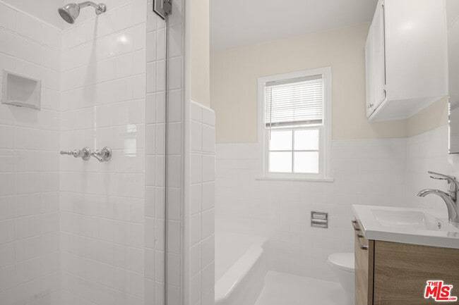 Photo - 405 Shirley Pl