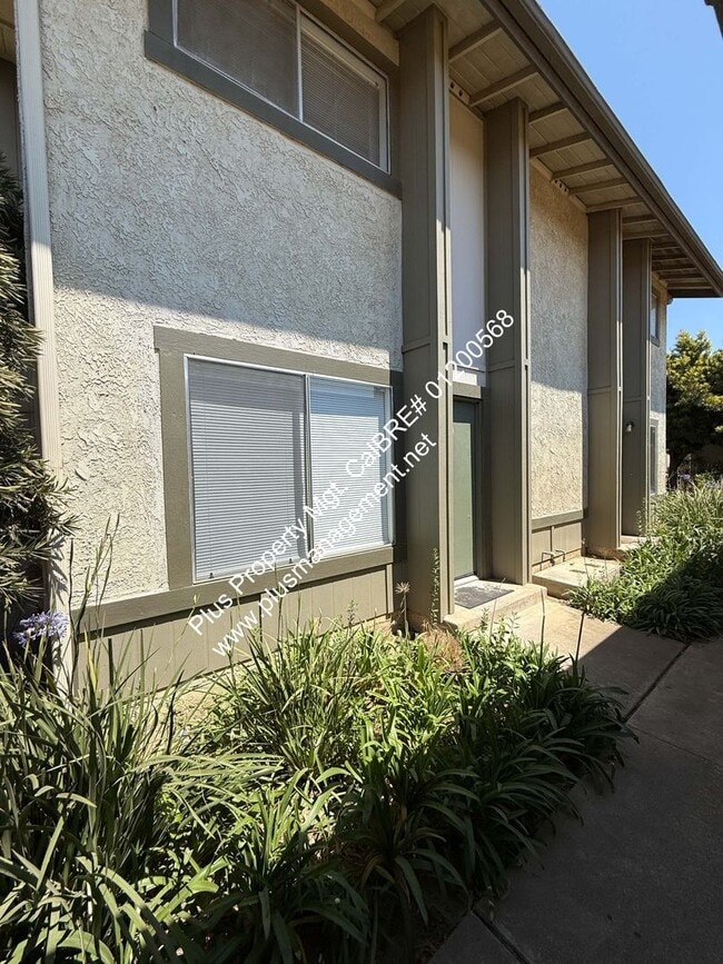 Large Two Story Condo with Two Car Detache... - Large Two Story Condo with Two Car Detache... Unit 40