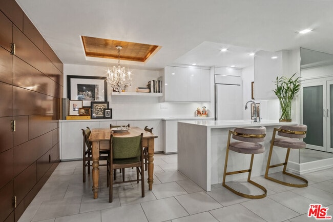 Building Photo - 1230 Horn Ave Unit 304