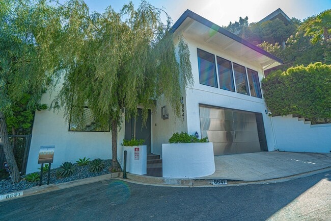 Building Photo - COMING SOON! 3 Bedroom Home for Rent in West Hollywood!
